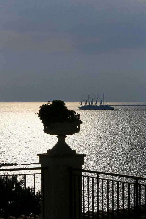 Villa Rhoe Miniá Kültér fotó